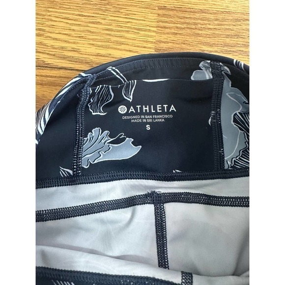 Athleta Blue Floral Sonic Cropped High Waisted Athletic Leggings Size S - Picture 10 of 10